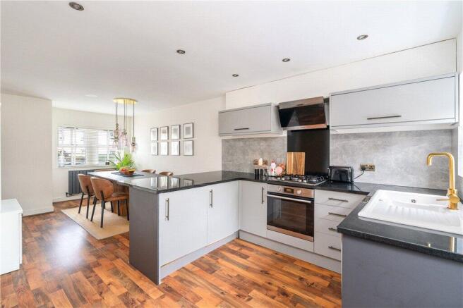 3 bed Town House for sale Image 6