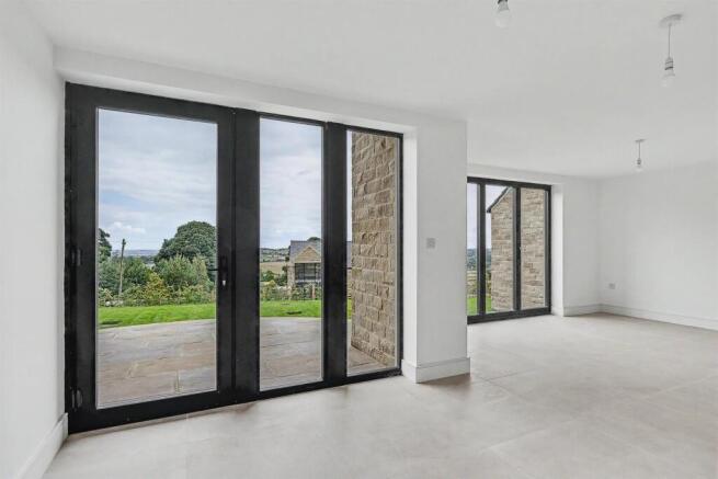 4 bed Detached for sale Image 10