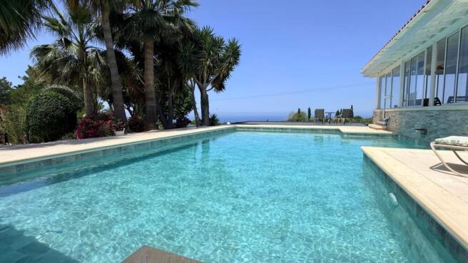 4 Bedroom Villa for