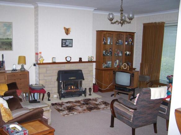 LOUNGE/DINING ROOM