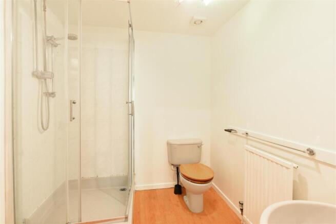 5 bed Detached for sale Image 12