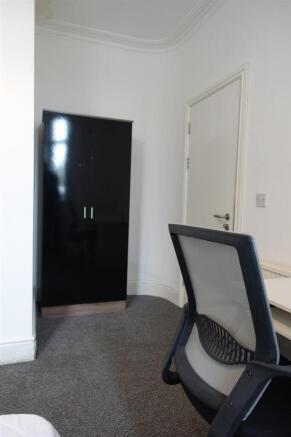 6 bed House to rent Image 7