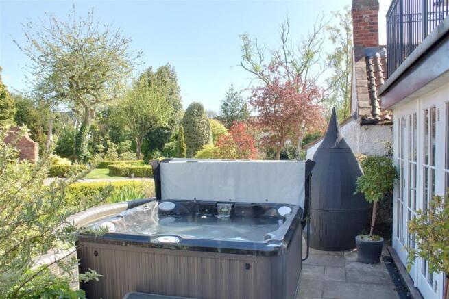 4 bed Detached for sale Image 5