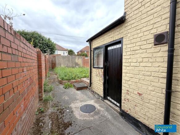3 bed Terraced for sale Image 11