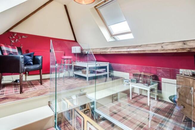 2 bed Penthouse for sale Image 8
