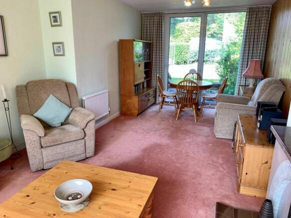 LOUNGE/DINING ROOM