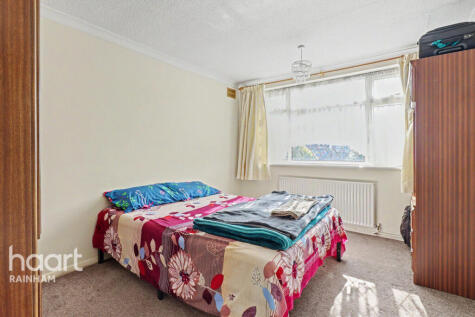 Lake Avenue, Rainham