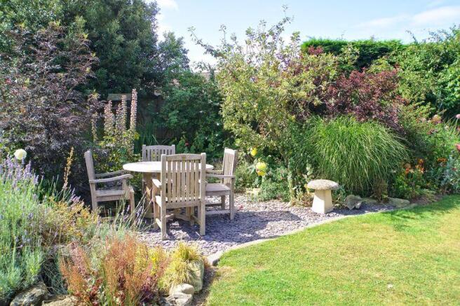 Garden Dining ...