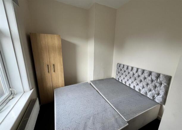 3 bed Terraced for sale Image 11