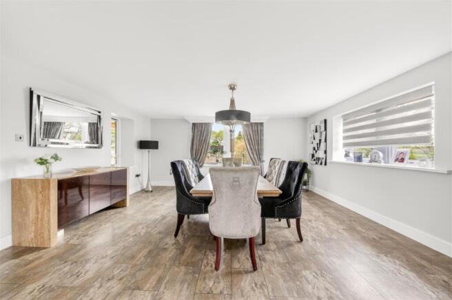4 bed Detached for sale Image 8