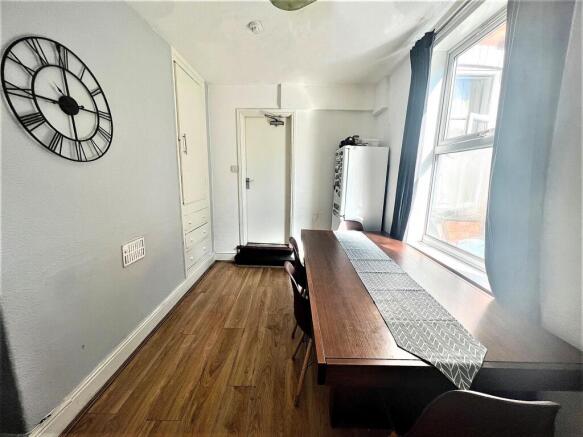 1 bed House Share to rent Image 5