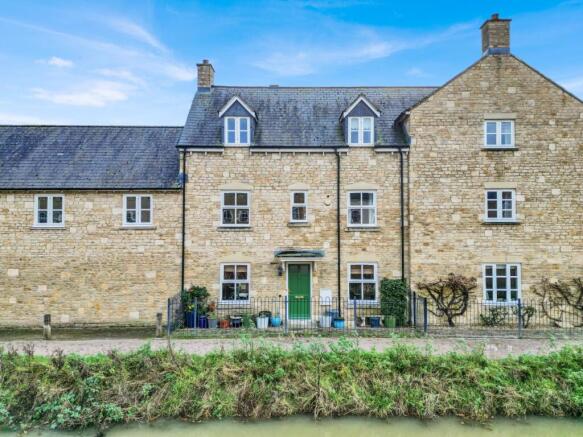 4-bed terraced on Bridge Mead, Ebley, Stroud, Gloucestershire, GL5, £385,000