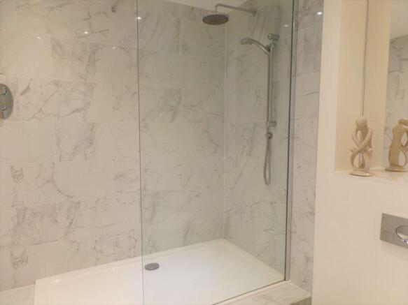 Ensuite to Mas...