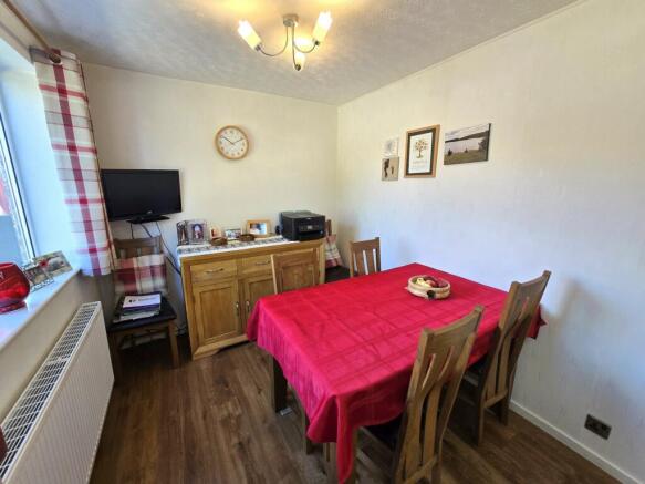 4 bed Semi-Detached for sale Image 9