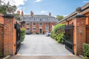 4, The Coach House, Balls Park, Hertford SG13 8FN