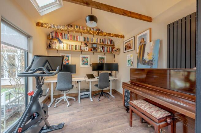 3 bed Semi-Detached for sale Image 11
