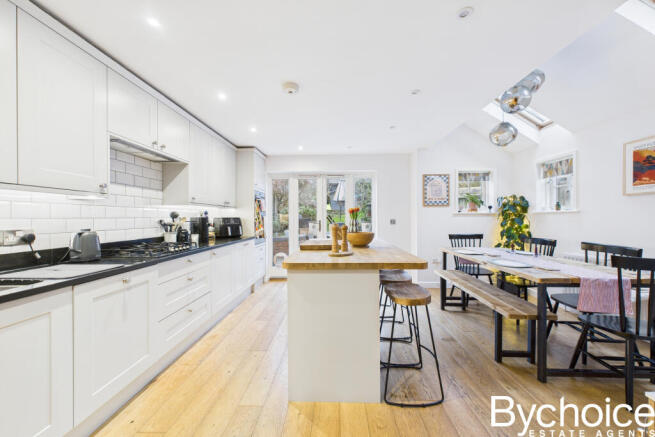 CAM05454G0-PR0111-STILL011