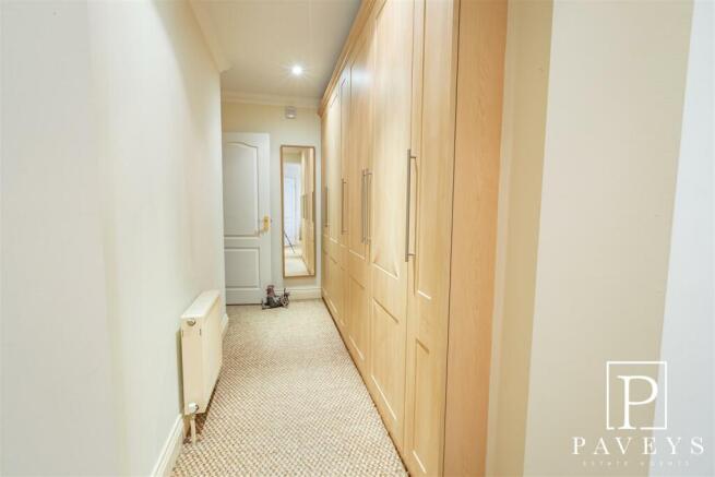 DRESSING ROOM