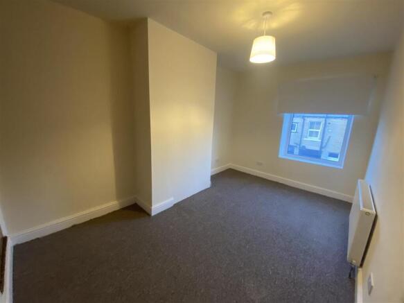 2 bed End of Terrace to rent Image 7