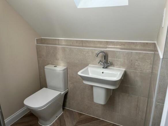 Shower room third floor.jpg
