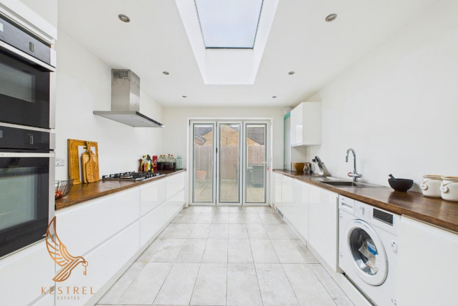3 bed Semi-Detached for sale Image 8