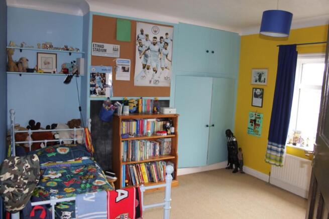 BEDROOM 2