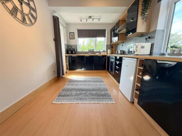 KITCHEN DINING ROOM