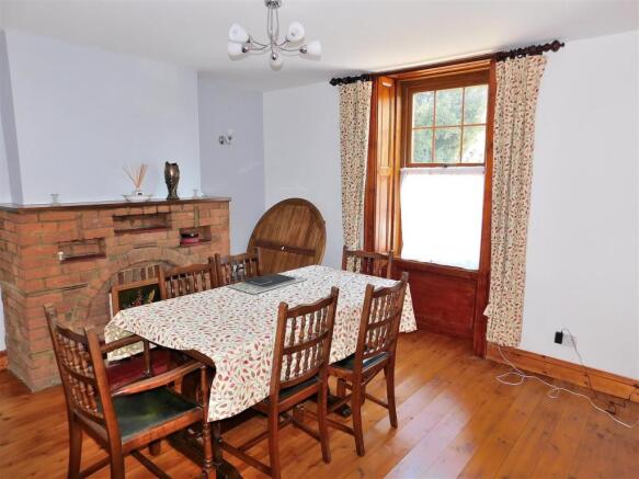 DINING ROOM.JPG
