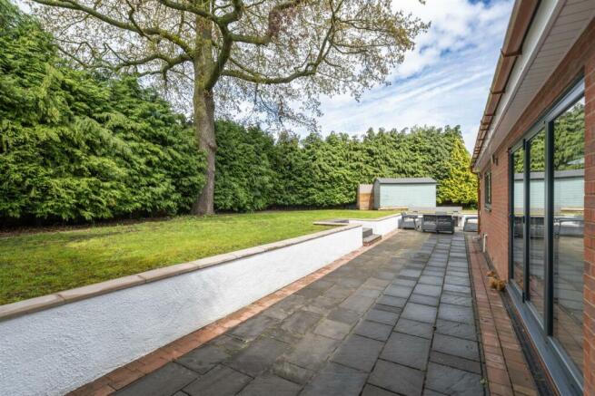 16 Finwood Close-1_lo.jpg