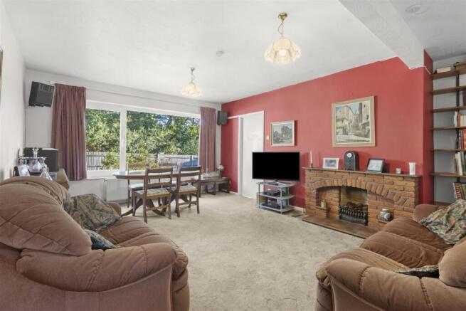 Lounge/Dining Room