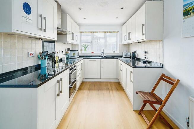Fitted Kitchen/Breakfast Room
