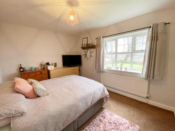 Bedroom 1 pic 1.jpg
