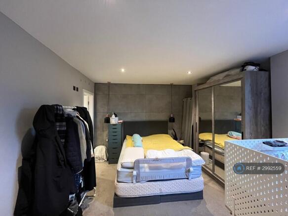 2 bed Flat to rent Image 4