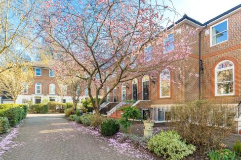 King George Square,
Richmond, TW10