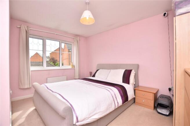4 bed Detached for sale Image 9