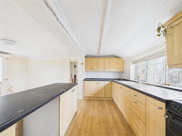 Kitchen / Dining Area