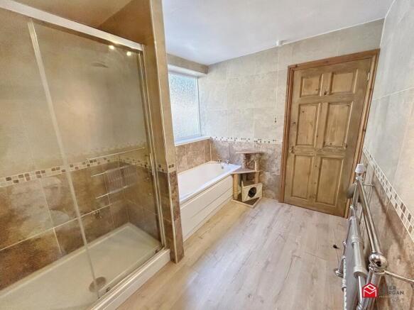 Bath & Shower Room