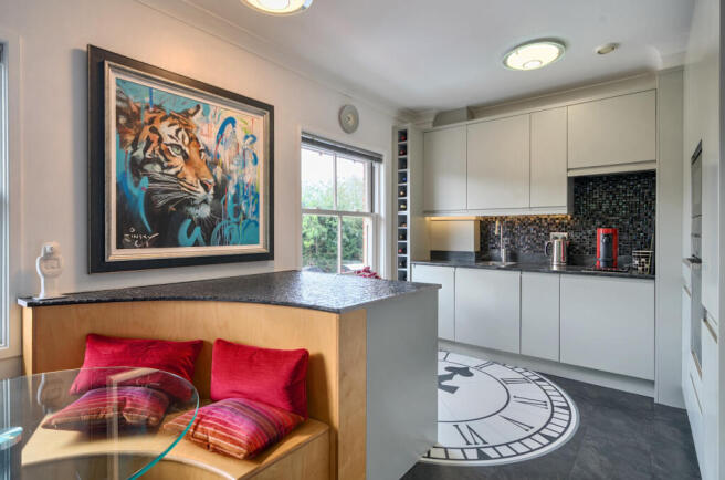 1358831-19-68dd0d...