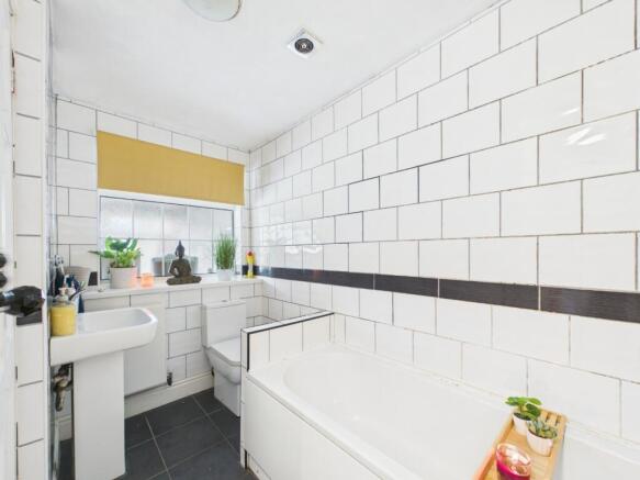 3 bed Terraced for sale Image 11