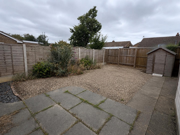 2 bed Semi-Detached Bungalow for sale Image 8
