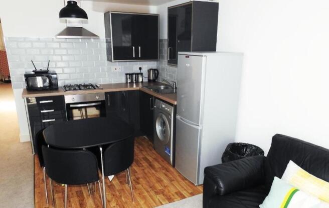 5 bed Block of Apartments for sale Image 10
