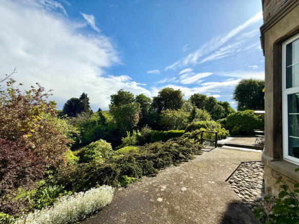Wetherby ~ Raby Park, LS22 photo 4