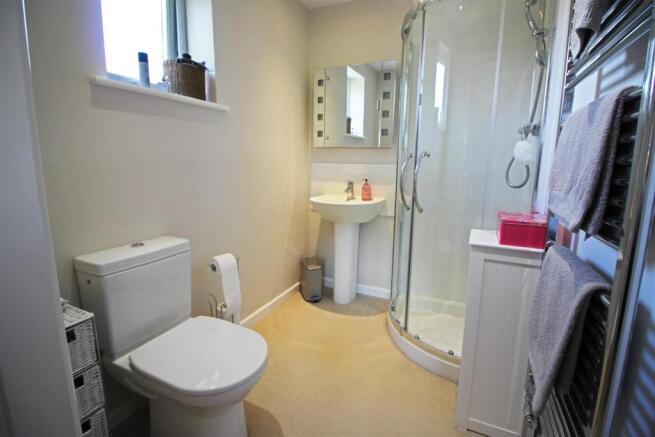 MASTER EN-SUITE