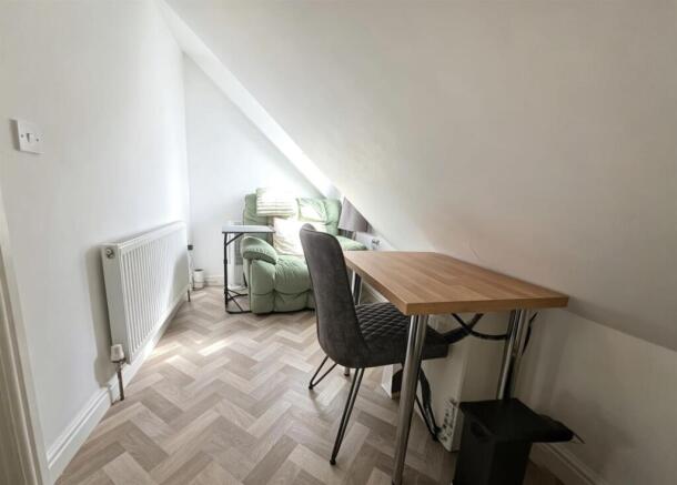 6 bed House to rent Image 8