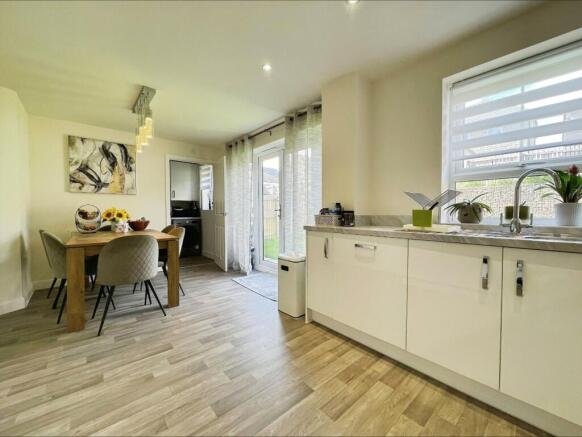 4 bed Detached for sale Image 5