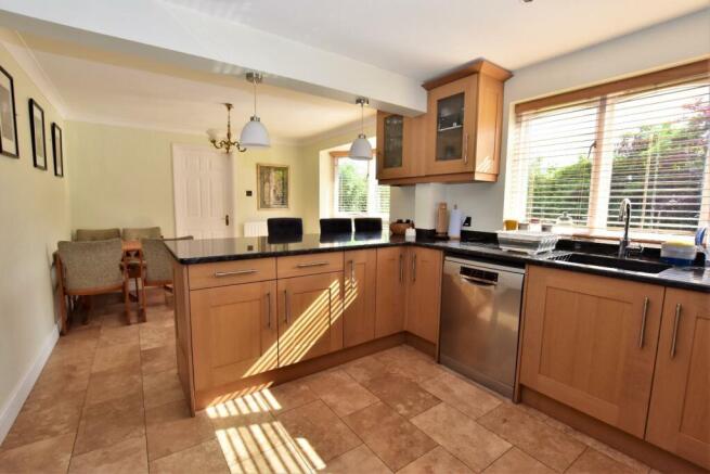 Kitchen Diner 1.JPG