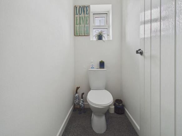 4 bed Semi-Detached for sale Image 10