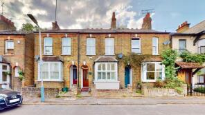26, Victoria Road, Uxbridge UB8 2TW