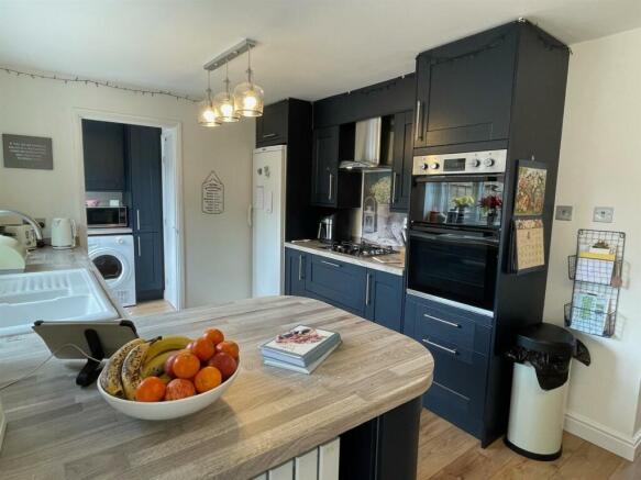 Kitchen3.jpg