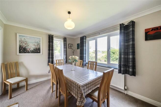 5 bed Detached for sale Image 7